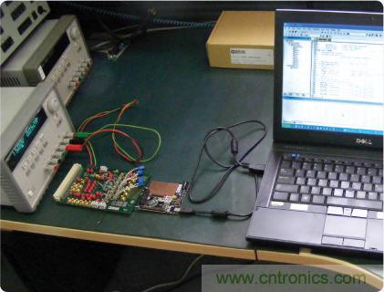 ADuC7026提供可編程電壓，用于評(píng)估多電源系統(tǒng)